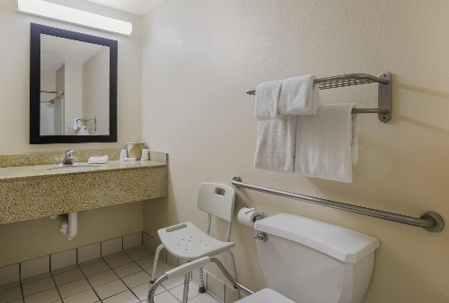 Red Roof Inn & Suites Knoxville East image 1