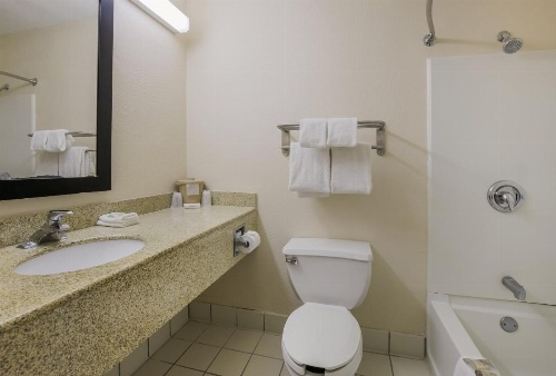Red Roof Inn & Suites Knoxville East image 11