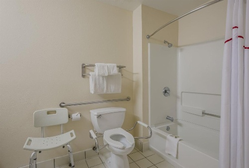 Red Roof Inn & Suites Knoxville East image 2