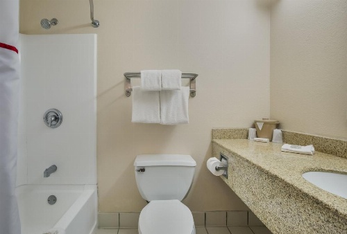 Red Roof Inn & Suites Knoxville East image 8