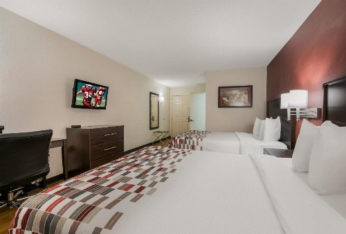 Red Roof Inn & Suites Knoxville East image 9